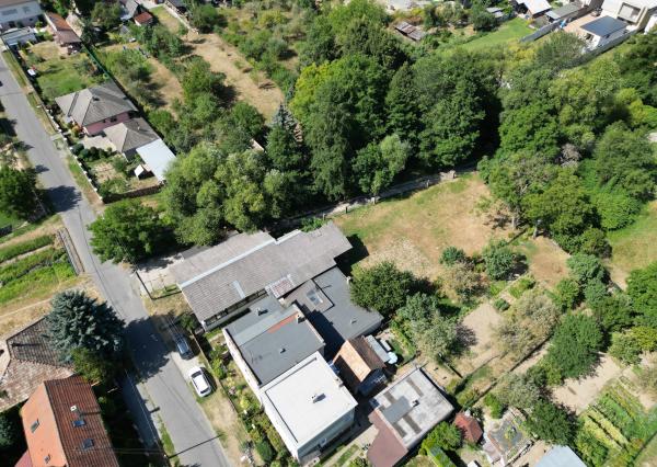 TARGETreal | NA PREDAJ: Prevádzkový areál s halou a rodinným domom na pozemku 1 485 m²