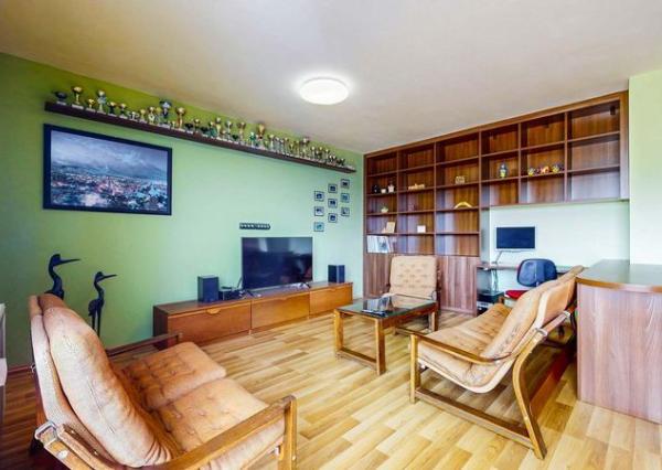 PRIESTRANNÝ 2-IZBOVÝ BYT S VEĽKÝM ZASTREŠENÝM BALKÓNOM – FONČORDA, WOLKEROVA ULICA