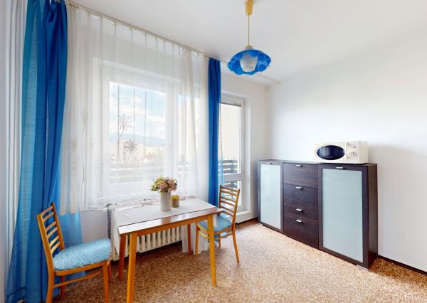 Priestranný 2 izbový byt po čiastočnej rekonštrukcii 65 m² | Balkón + loggia, výhľad na Fatru a Martinské hole | Hurbanova, Martin