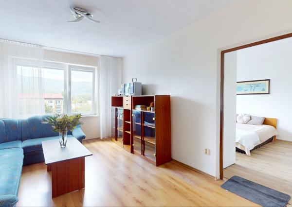 Priestranný 2 izbový byt po čiastočnej rekonštrukcii 65 m² | Balkón + loggia, výhľad na Fatru a Martinské hole | Hurbanova, Martin