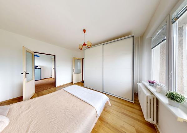 Priestranný 2 izbový byt po čiastočnej rekonštrukcii 65 m² | Balkón + loggia, výhľad na Fatru a Martinské hole | Hurbanova, Martin