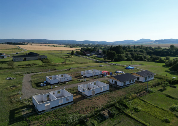 Holodom alebo na kľúč, od 187 000 € | 4-izbový bungalov s terasou, 591 m² pozemok | Ivančiná, Turčianske Teplice