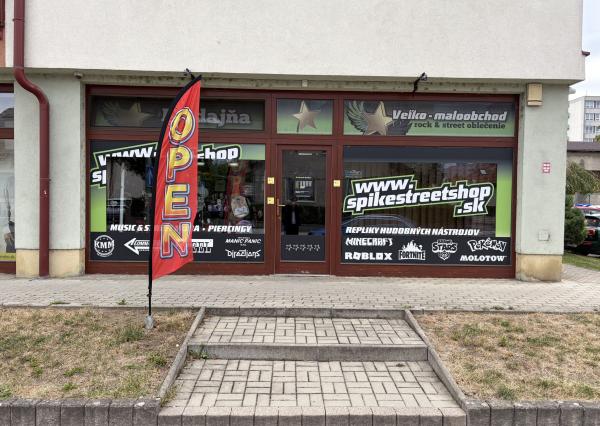 Výborná viditeľnosť, overená adresa - Atrium, 125 m². Otázka je len, či chcete priestor, alebo zabehnutú firmu.