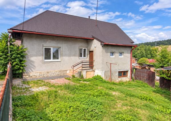 TARGETreal | Na predaj rodinný dom s potenciálom, ktorý čaká na nový príbeh v Hornej Štubni, len pár minút od Turčianskych Teplíc