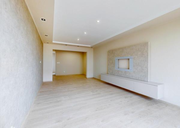 PREDAJ : 4 izbový po kompletnej luxusnej rekonštrukcii so zariadením
