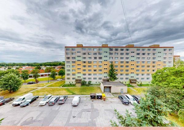 PREDAJ : 4 izbový po kompletnej luxusnej rekonštrukcii so zariadením
