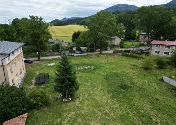Stavebný pozemok 1000 m² s možnosťou úpravy výmery | Rovinatý, IS na hranici | Mošovce pri Turčianskych Tepliciach