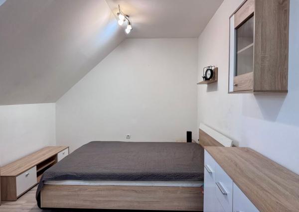 Na prenájom | 2-izbový byt 63 m², komplet zrekonštruovaný, plne zariadený, pešia zóna | Martin Centrum