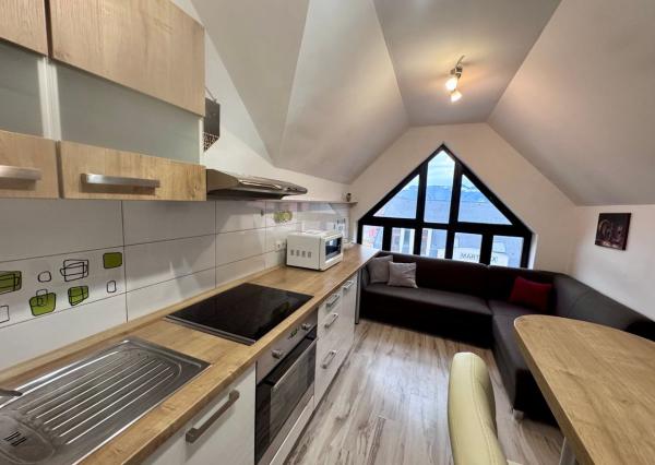 Na prenájom | 2-izbový byt 63 m², komplet zrekonštruovaný, plne zariadený, pešia zóna | Martin Centrum