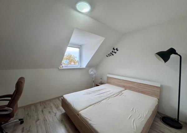 Na prenájom | 2-izbový byt 63 m², komplet zrekonštruovaný, plne zariadený, pešia zóna | Martin Centrum