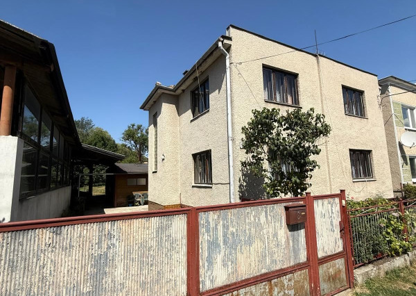 TARGETreal | NA PREDAJ: Mýtna: Rodinný dom s halou 233 m² a pozemkom 1 485 m²