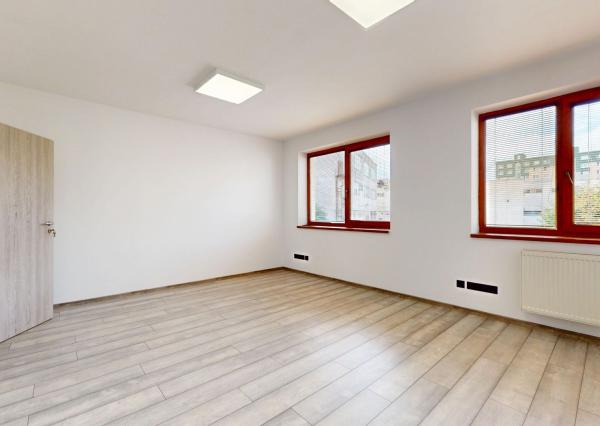 Na predaj, kancelárske priestory, 22m², Púchov