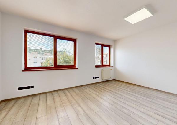 Na predaj, kancelárske priestory, 22m², Púchov