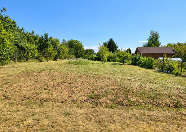 Záhrada 1 000 m² Nitra, Párovské Háje | 6 min od centra | elektrina, vlastná studňa