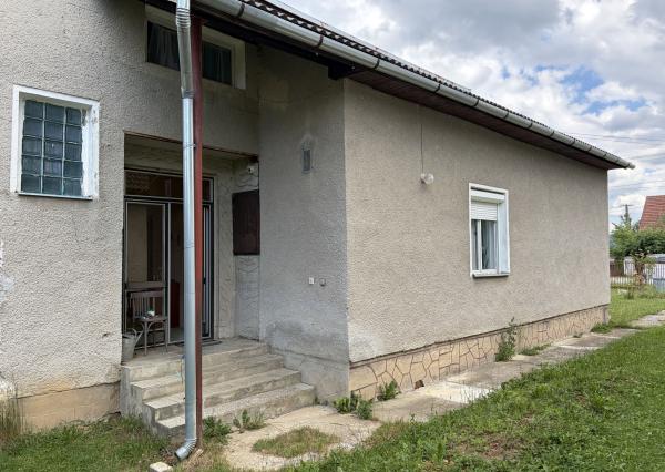 TARGETreal | 5-izbový rodinný dom s 1262 m2 rovinatým pozemkom, Nitrianske Pravno