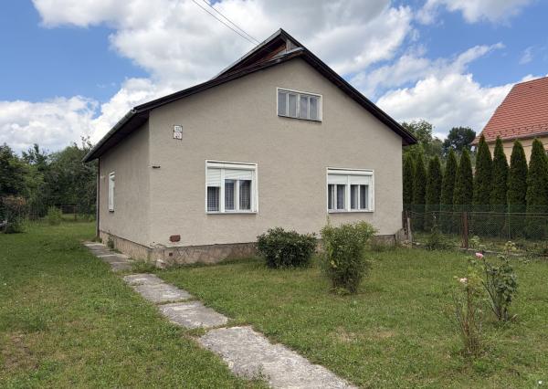 TARGETreal | 5-izbový rodinný dom s 1262 m2 rovinatým pozemkom, Nitrianske Pravno