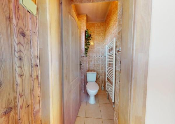 Veľký 6-izbový dom s garážou vo Veľkých Ripňanoch