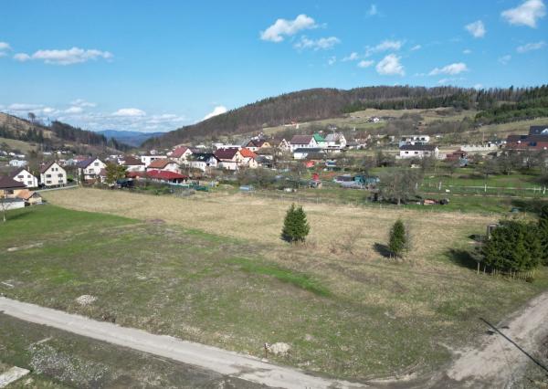 PRÁVOPLATNÉ STAVEBNÉ POVOLENIE (voľné 3 pozemky z 5) Ovčiarsko, Žilina, TARGETreal (vrátane DPH)