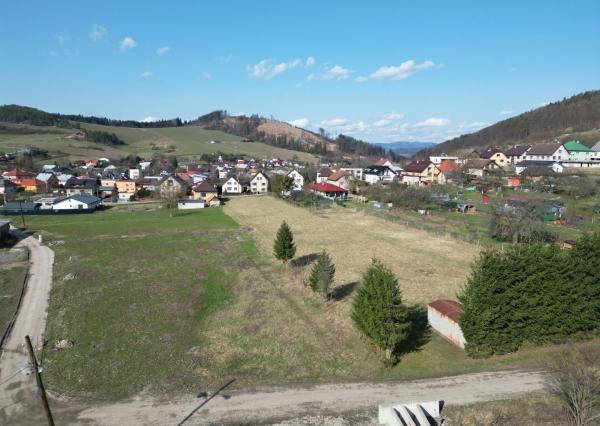 PRÁVOPLATNÉ STAVEBNÉ POVOLENIE (voľné 3 pozemky z 5) Ovčiarsko, Žilina, TARGETreal (vrátane DPH)