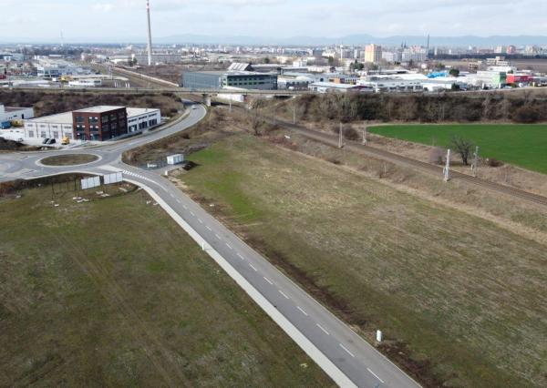 TARGETreal | NA PREDAJ: ATRAKTÍVNY KOMERČNÝ POZEMOK V PRIEMYSELNEJ ZÓNE TRNAVA-ZAVAR