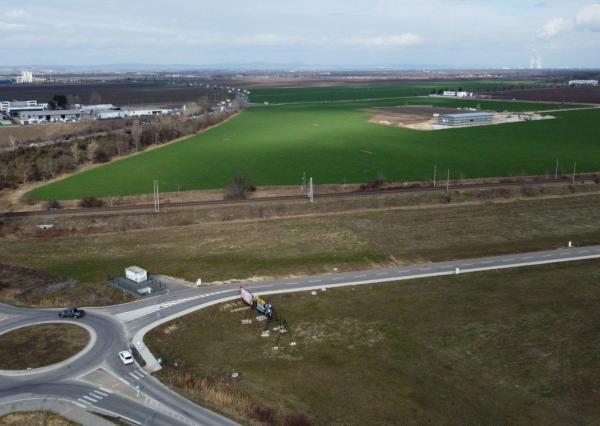 TARGETreal | NA PREDAJ: ATRAKTÍVNY KOMERČNÝ POZEMOK V PRIEMYSELNEJ ZÓNE TRNAVA-ZAVAR