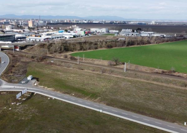TARGETreal | NA PREDAJ: ATRAKTÍVNY KOMERČNÝ POZEMOK V PRIEMYSELNEJ ZÓNE TRNAVA-ZAVAR