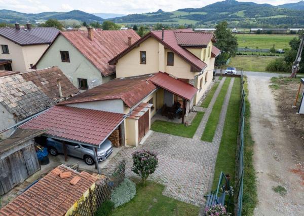 Rezervované - TARGETreal | Na predaj 7-izbový dvojgeneračný rodinný dom v Kotešovej s veľkým pozemkom