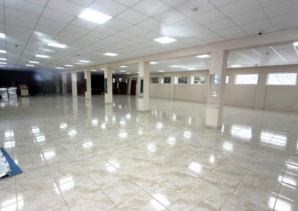 Na predaj komerčný objekt s výbornou dostupnosťou – sklad, showroom alebo predajná plocha (Diviaky, Turčianske Teplice)