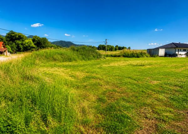 TARGETreal | Slnečný rohový stavebný pozemok 1 286 m² v Mošovciach