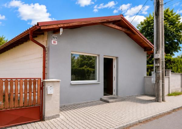 TARGETreal  ponúka na predaj samostatný prevádzkový priestor blízko centra Turčianskych Teplíc – ambulancia, služby, kancelária alebo predajňa