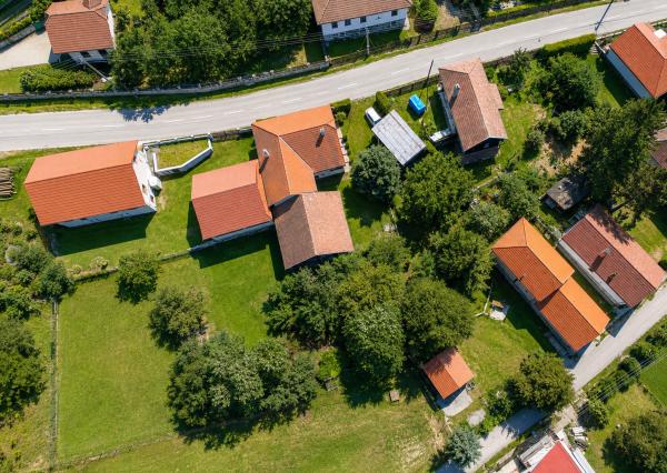 TARGETreal | Na predaj rodinný dom s veľkou záhradou, garážou a hospodárskou budovou v pokojnom prostredí obce Sklené blízko Turčianskych Teplíc