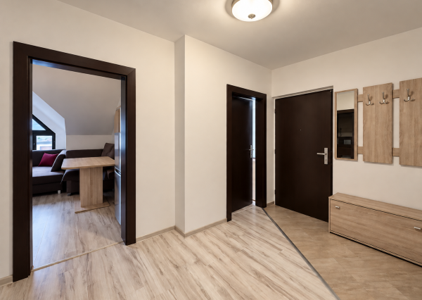 Na prenájom | 2-izbový byt 63 m², komplet zrekonštruovaný, plne zariadený, pešia zóna | Martin Centrum