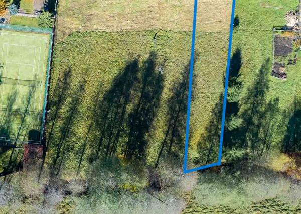 PREDAJ : pozemok určený na stavbu rodinného domu v obci Hronec