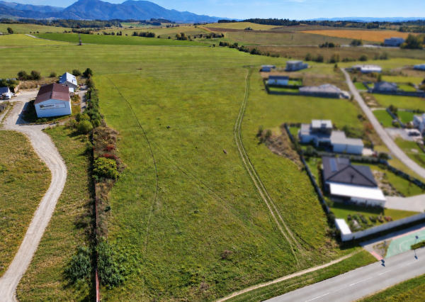 Stavebný pozemok 838 m² s výhľadom na Fatru | IS pri pozemku, Nemocnica | Tomčany, Martin