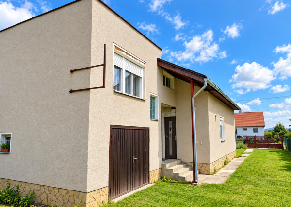 5-izbový rodinný dom s pozemkom 644 m2  Nitrianske Pravno