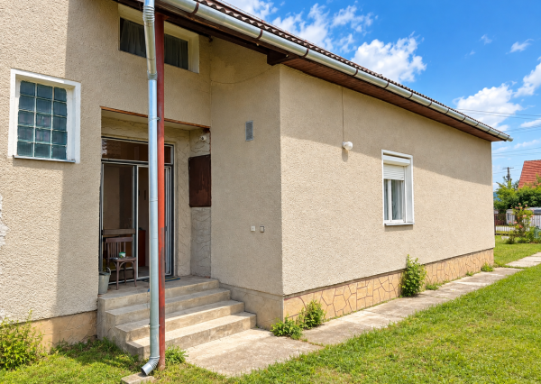 5-izbový rodinný dom s pozemkom 644 m2  Nitrianske Pravno