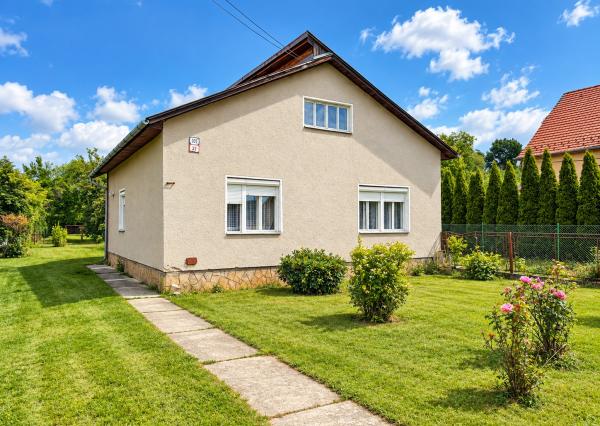 5-izbový rodinný dom s pozemkom 644 m2  Nitrianske Pravno
