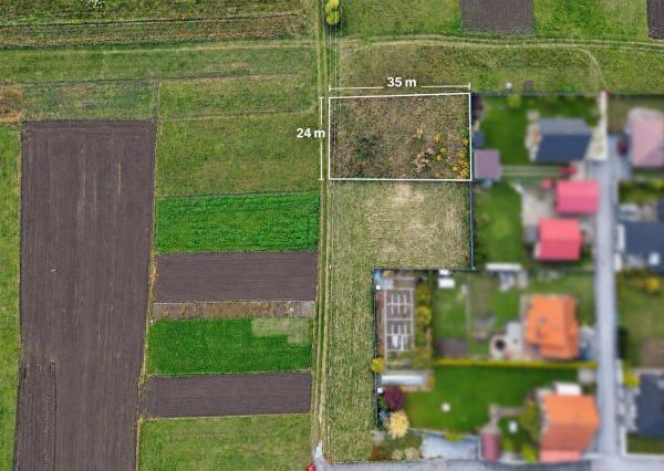 Slnečný stavebný pozemok 829 m², nádherné prostredie, Ďanová