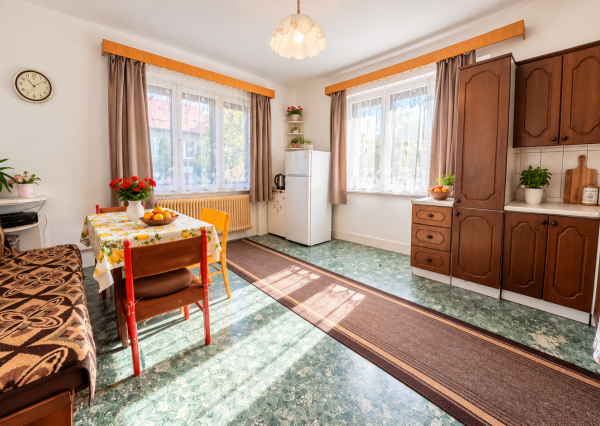 TARGETreal | NA PREDAJ: Mýtna: Rodinný dom s halou 233 m² a pozemkom 1 485 m²