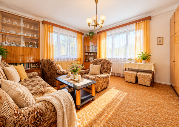 TARGETreal | NA PREDAJ: Mýtna: Rodinný dom s halou 233 m² a pozemkom 1 485 m²