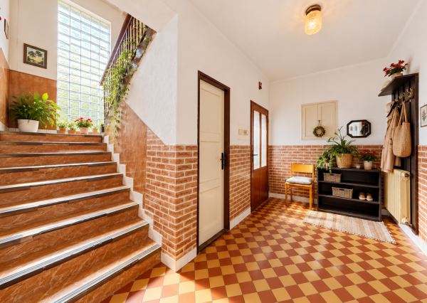 TARGETreal | NA PREDAJ: Mýtna: Rodinný dom s halou 233 m² a pozemkom 1 485 m²