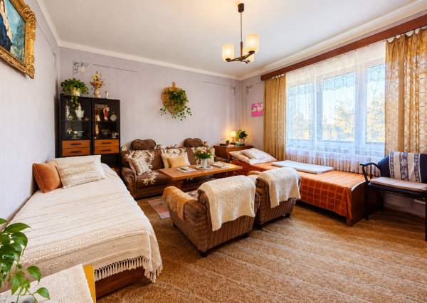 TARGETreal | NA PREDAJ: Mýtna: Rodinný dom s halou 233 m² a pozemkom 1 485 m²