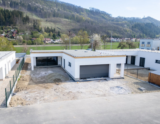 TARGETreal | Exkluzívna novostavba 4-izbového bungalovu s dvojgarážou – Teplička nad Váhom