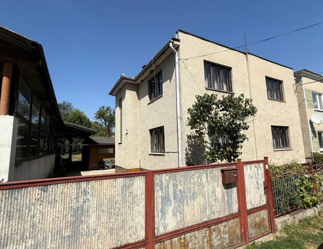TARGETreal | NA PREDAJ: Rodinný dom s halou na pozemku 1 485 m² - priestor pre bývanie aj podnikanie