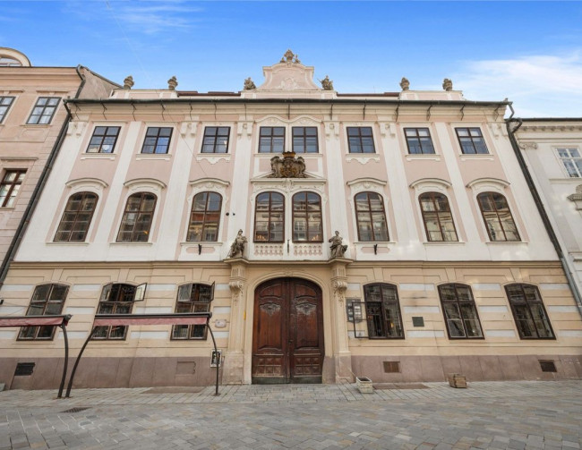 Na predaj, výnimočná historická budova, Staré mesto