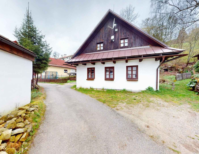 REZERVÁCIA : rodinný dom / chalupa v obci Špania Dolina vhodná na bývanie ale aj na prenájom