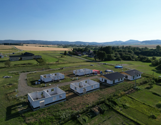 Holodom alebo na kľúč, od 187 000 € | 4-izbový bungalov s terasou, 591 m² pozemok | Ivančiná, Turčianske Teplice