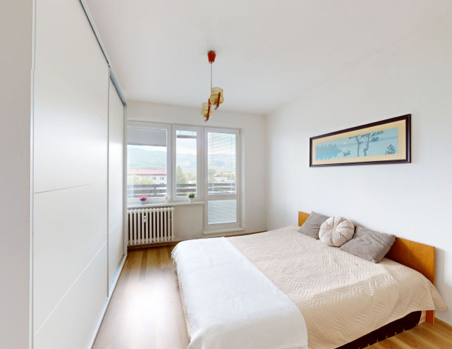 Priestranný 2 izbový byt po čiastočnej rekonštrukcii 65 m² | Balkón + loggia, výhľad na Fatru a Martinské hole | Hurbanova, Martin