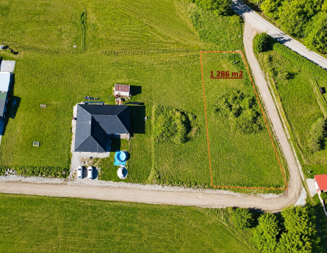 TARGETreal | Slnečný rohový stavebný pozemok 1 286 m² v Mošovciach