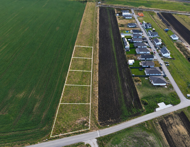 Stavebný pozemok 700 m² | IS, rovinatý terén, okamžitá výstavba | Rakovo, Martin